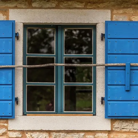 Вилла Stylish Villa With Swimming Pool In Pazin *