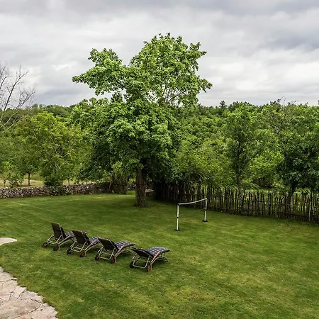 Вилла Stylish Villa With Swimming Pool In Pazin *