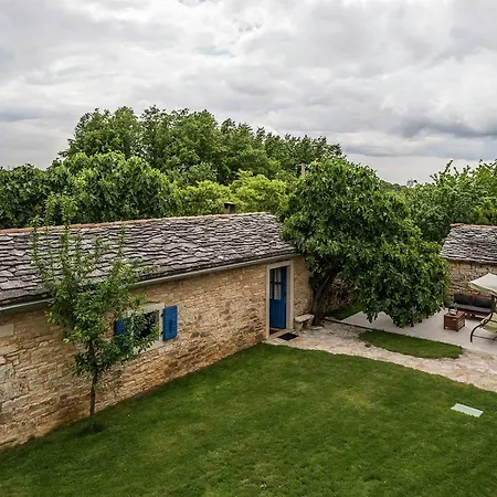 Stylish Villa With Swimming Pool In Pazin Пазин