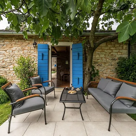 Вилла Stylish Villa With Swimming Pool In Pazin *