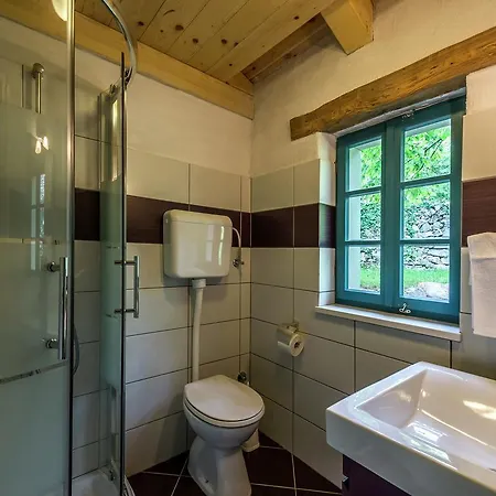 Вилла Stylish Villa With Swimming Pool In Pazin
