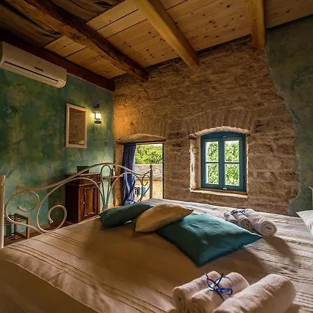 Вилла Stylish Villa With Swimming Pool In Pazin