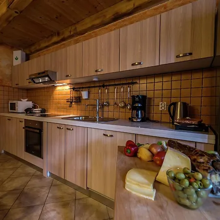 Вилла Stylish Villa With Swimming Pool In Pazin