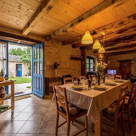 Stylish Villa With Swimming Pool In Pazin Пазин
