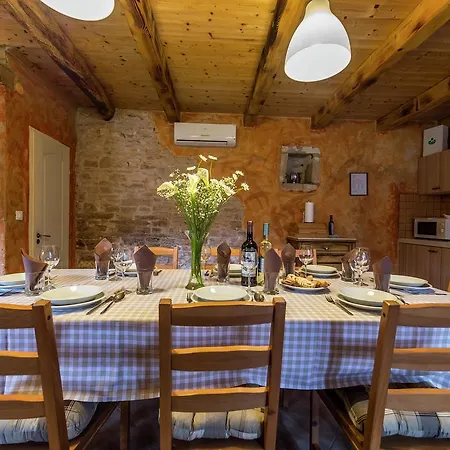 Вилла Stylish Villa With Swimming Pool In Pazin Пазин