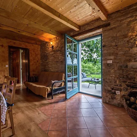 Вилла Stylish Villa With Swimming Pool In Pazin *
