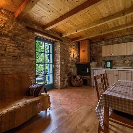 Вилла Stylish Villa With Swimming Pool In Pazin