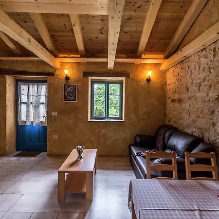 Stylish Villa With Swimming Pool In Pazin Пазин