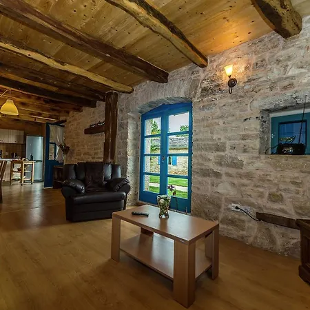 Вилла Stylish Villa With Swimming Pool In Pazin Пазин