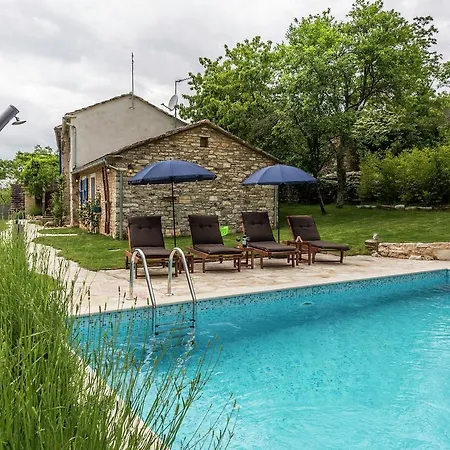 Stylish Villa With Swimming Pool In Pazin Пазин