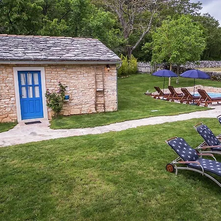 Вилла Stylish Villa With Swimming Pool In Pazin *